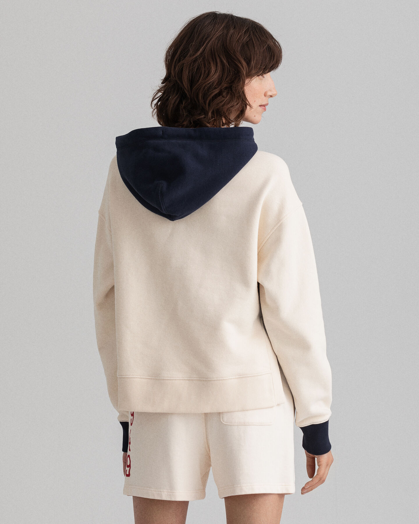 Felpa con cappuccio a blocchi di colore