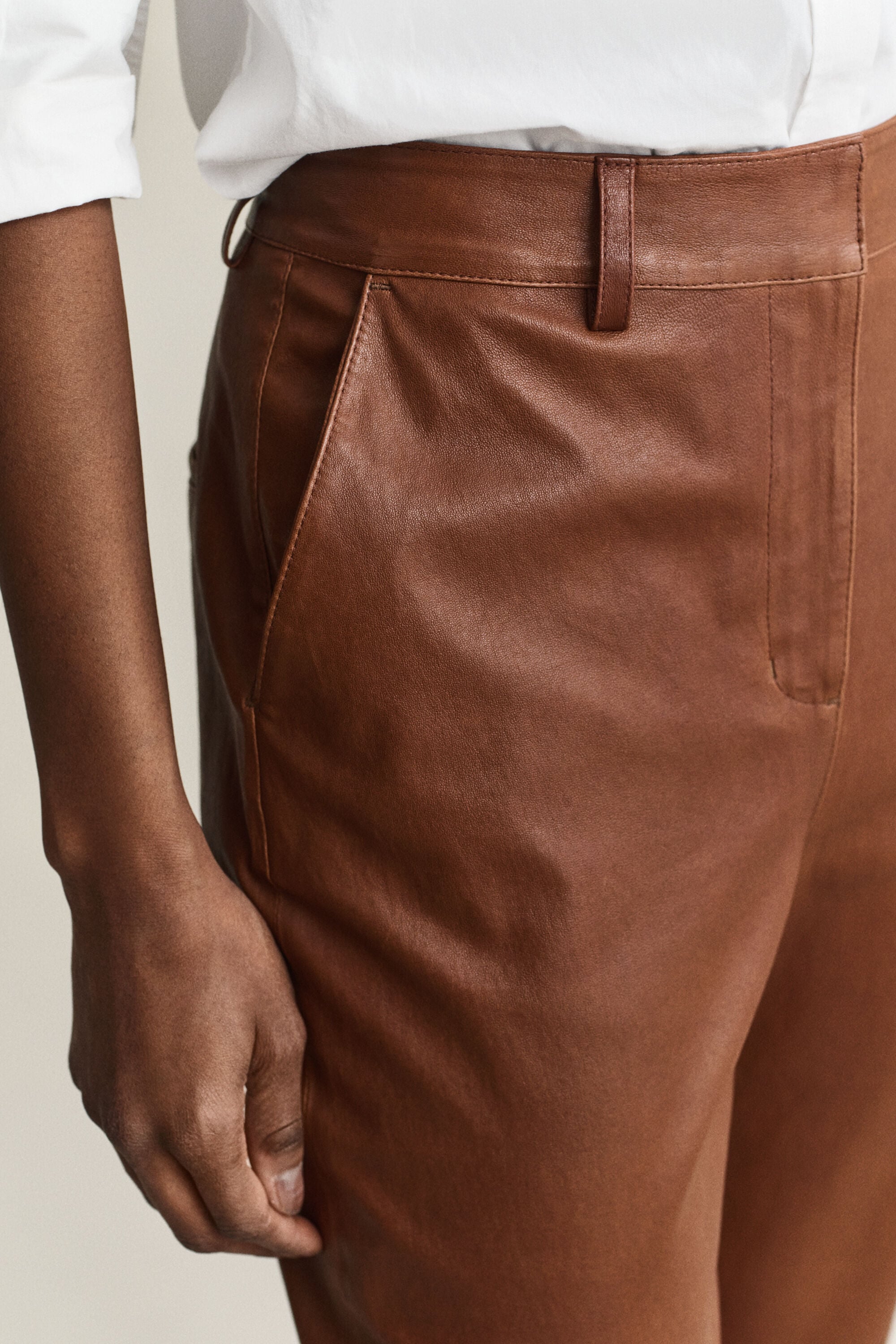 Pantaloni in pelle svasati