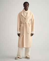 Cappotto con cintura e cuciture a mano