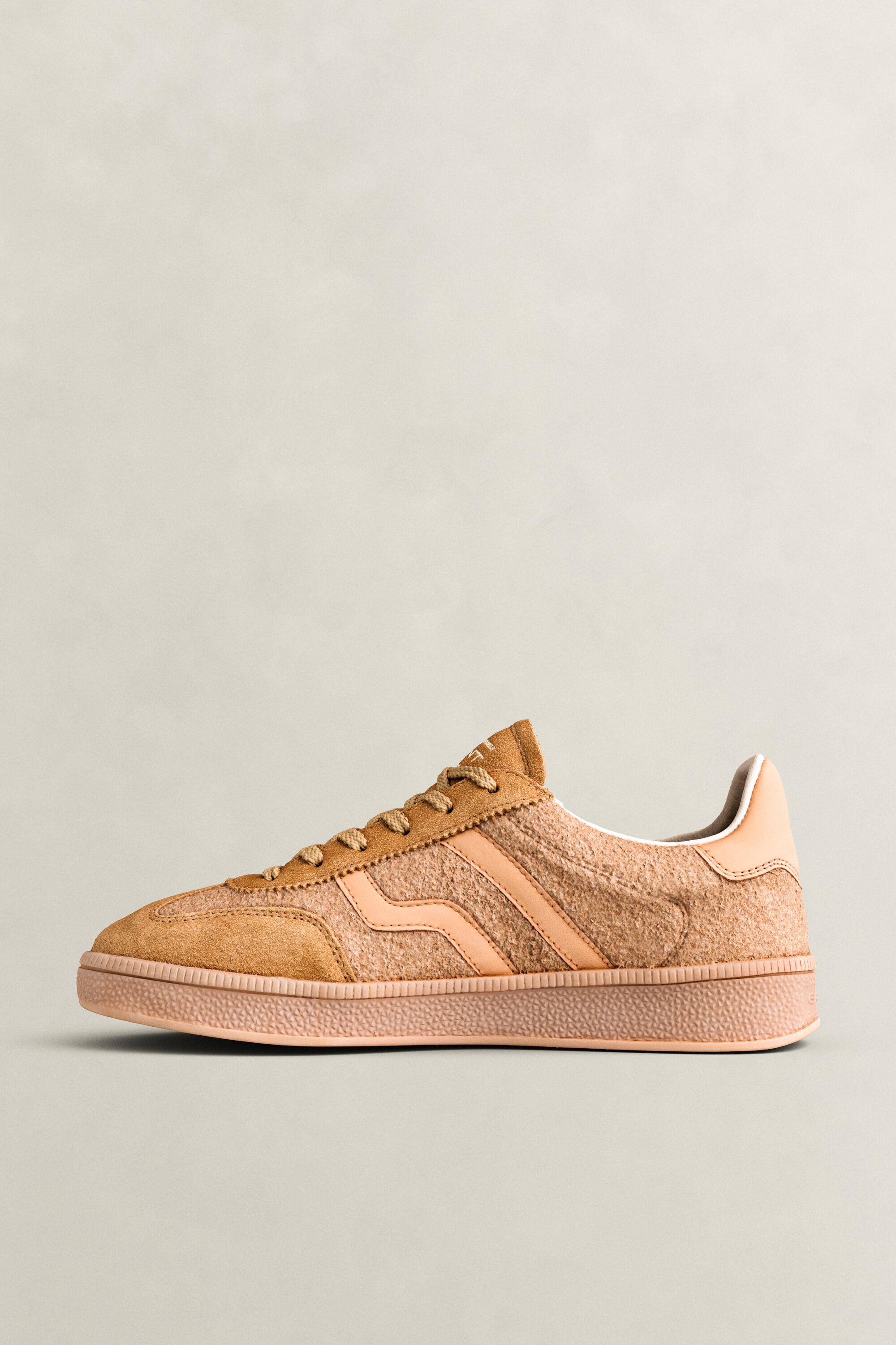 Sneakers Cuzima in camoscio e lana