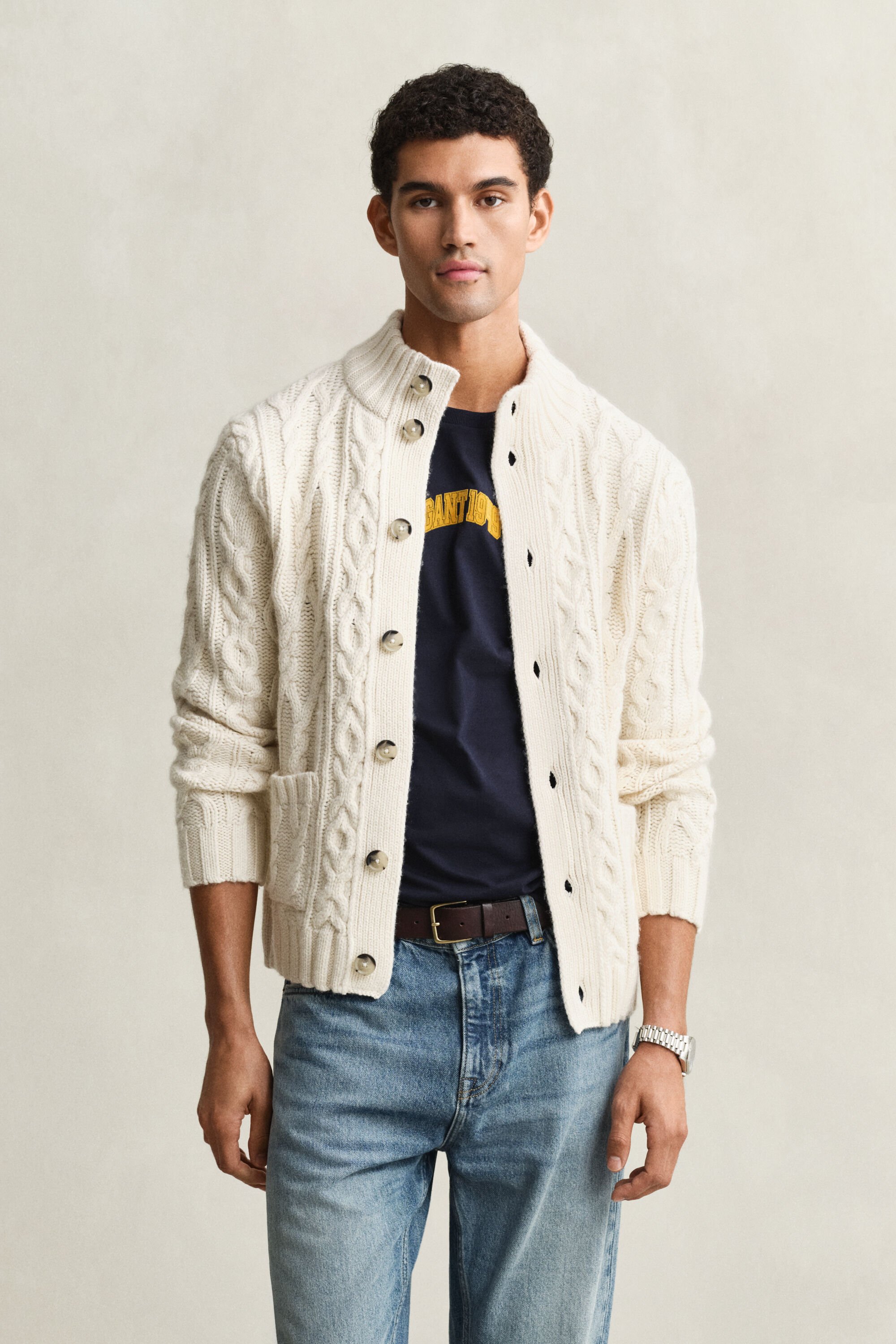 Cardigan in maglia con lavorazione a trecce