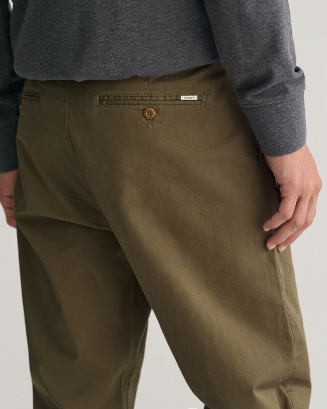 Pantaloni chino in twill stretti in fondo