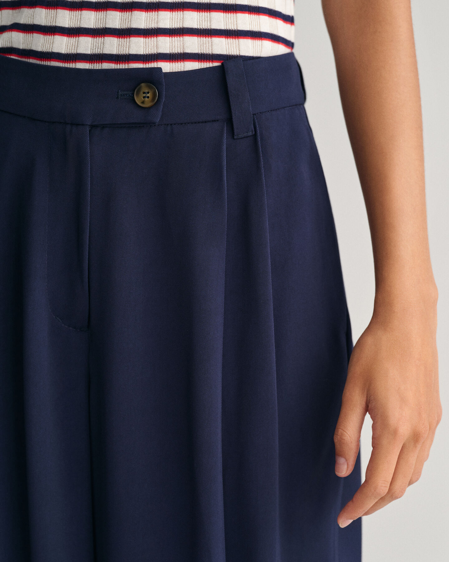 Pantaloni chino a gamba larga a vita bassa loose fit