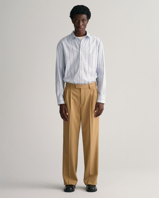 Pantaloni con piega e gamba larga