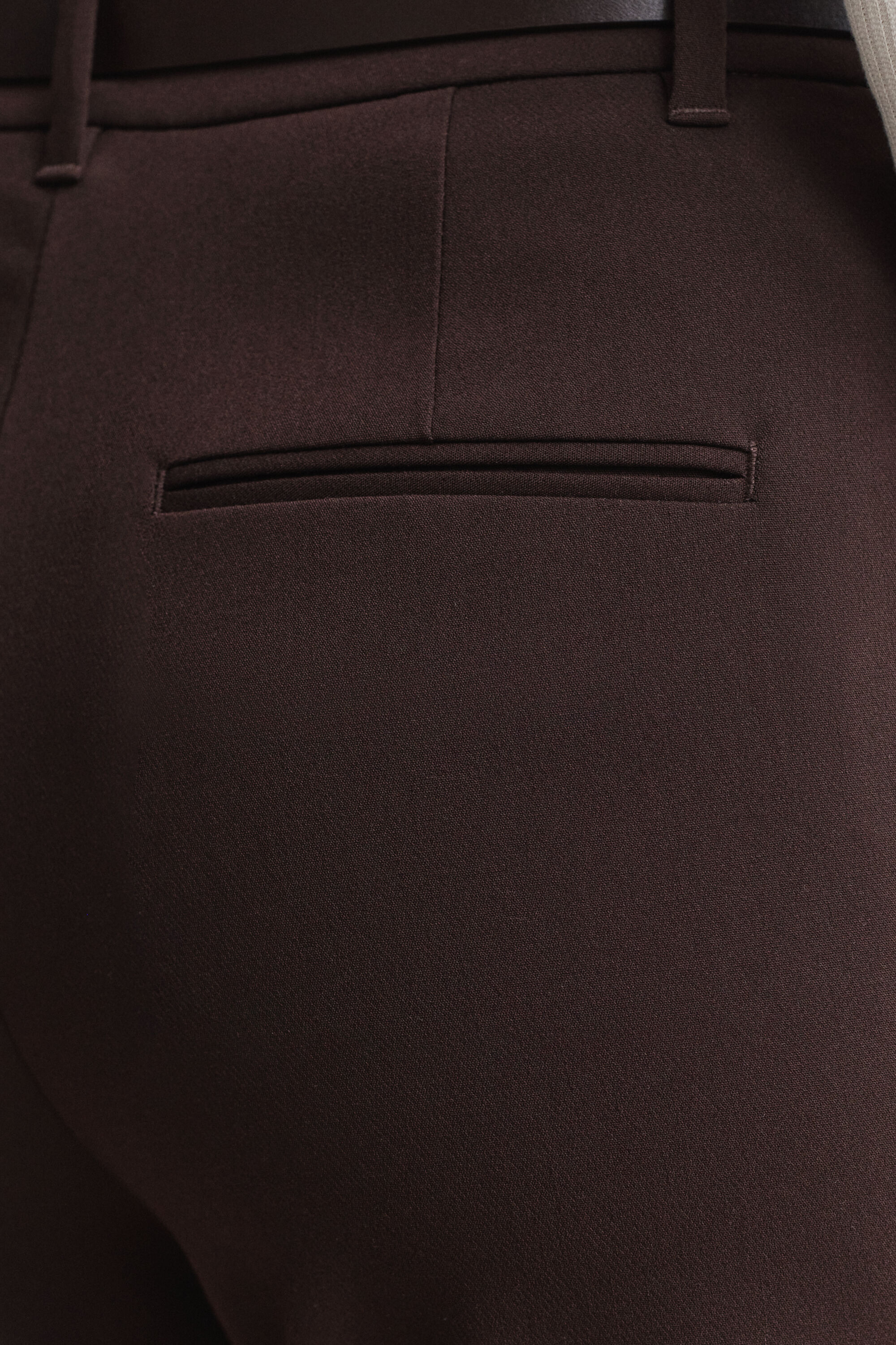 Pantaloni eleganti svasati slim fit