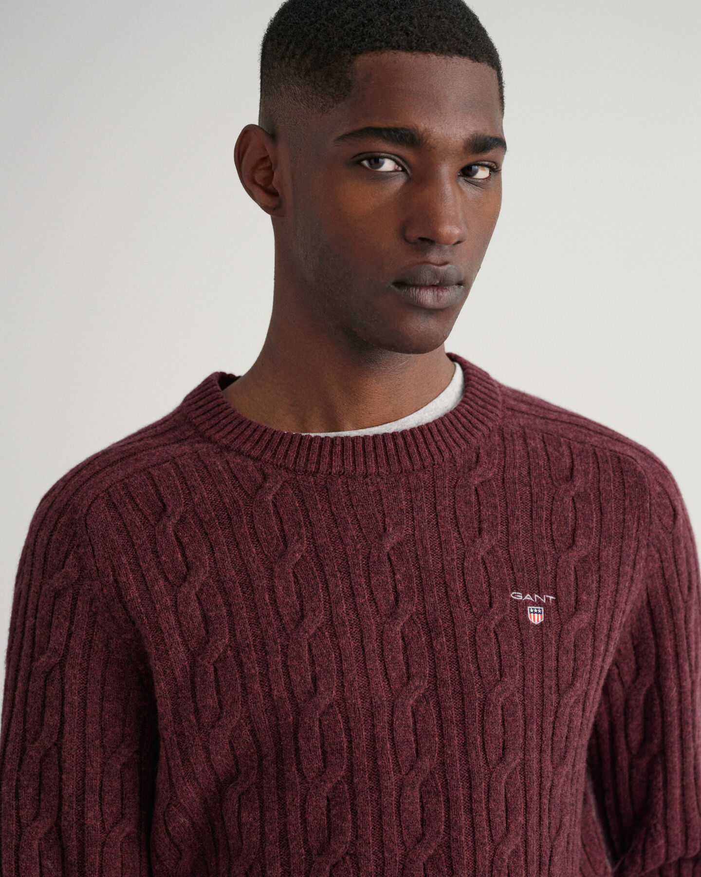 Maglia girocollo in lana d&rsquo;agnello a trecce