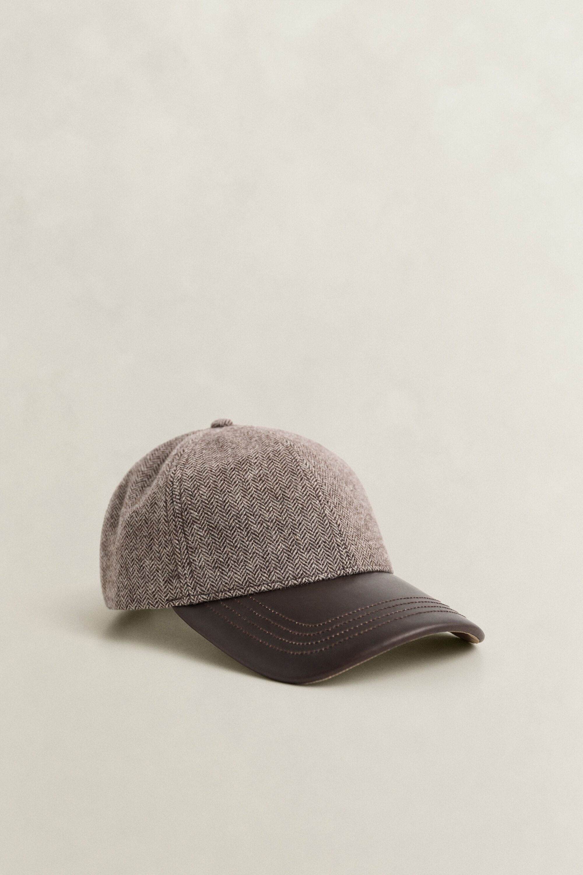 Cappellino in misto lana con visiera in pelle