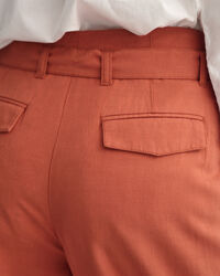 Pantaloni con cintura a gamba larga corti alla caviglia