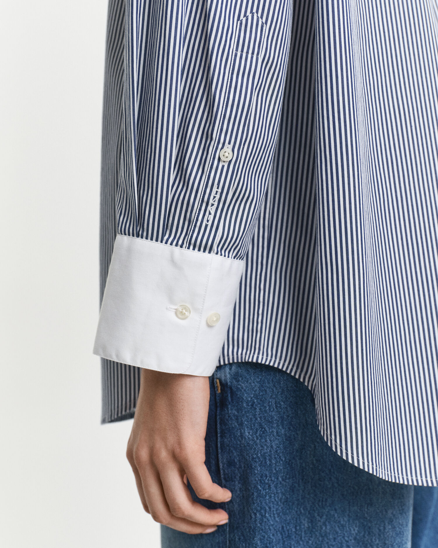 Camicia a righe con colletto a contrasto oversize