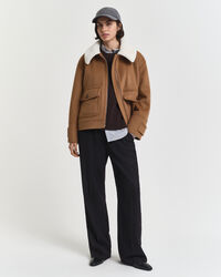 Maglia girocollo a trecce in lana d’agnello