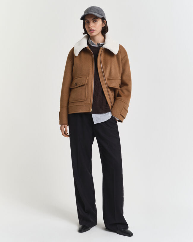 Maglia girocollo a trecce in lana d’agnello