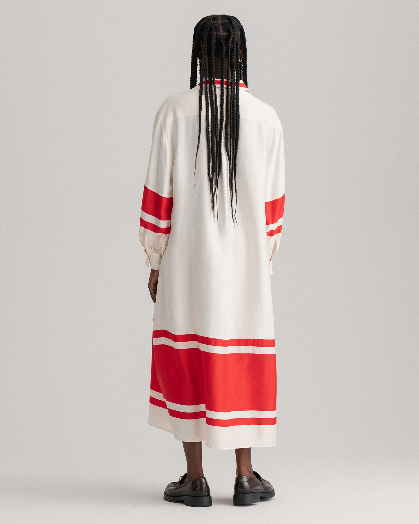 Abito con dettagli a righe