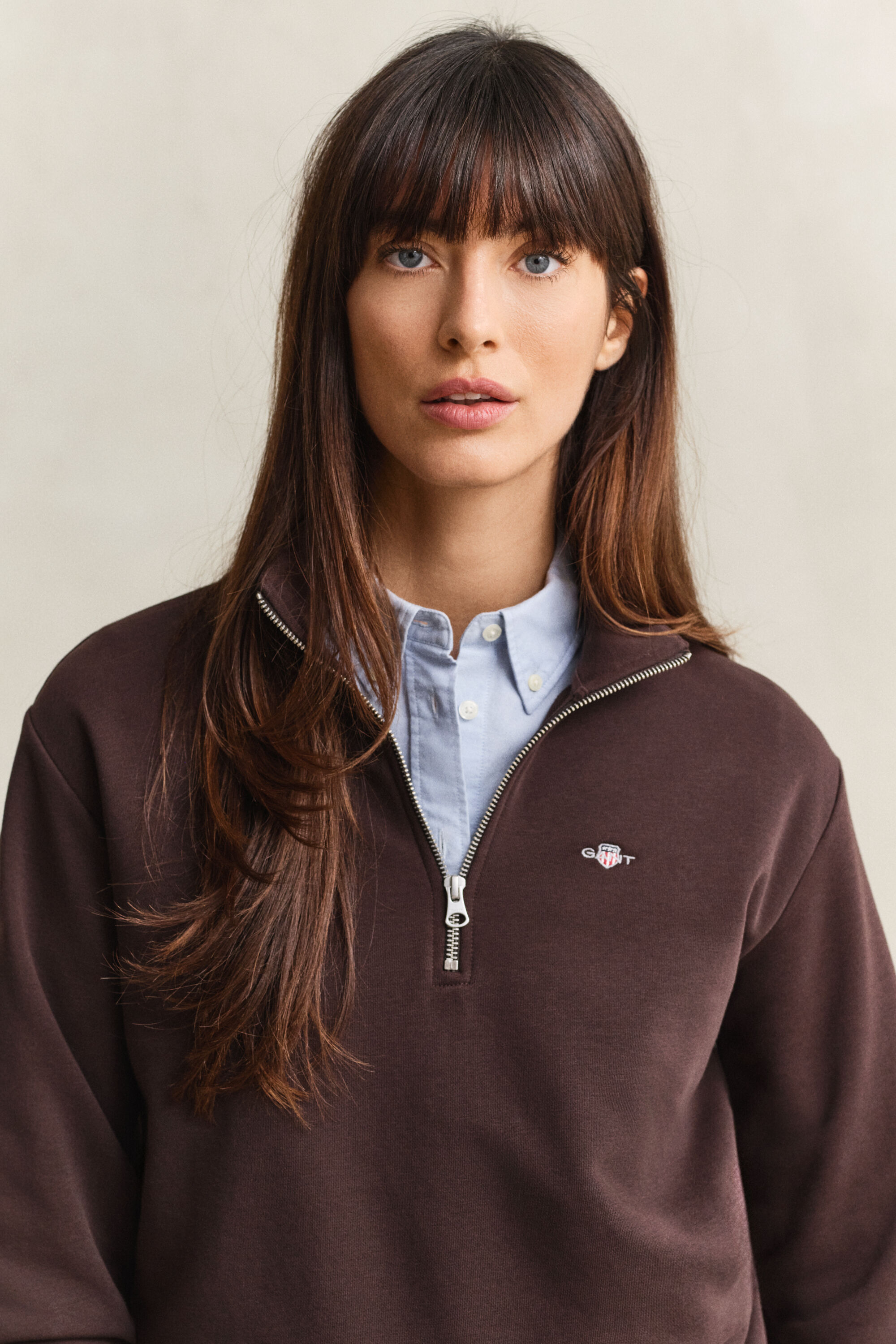 Felpa Shield con zip corta