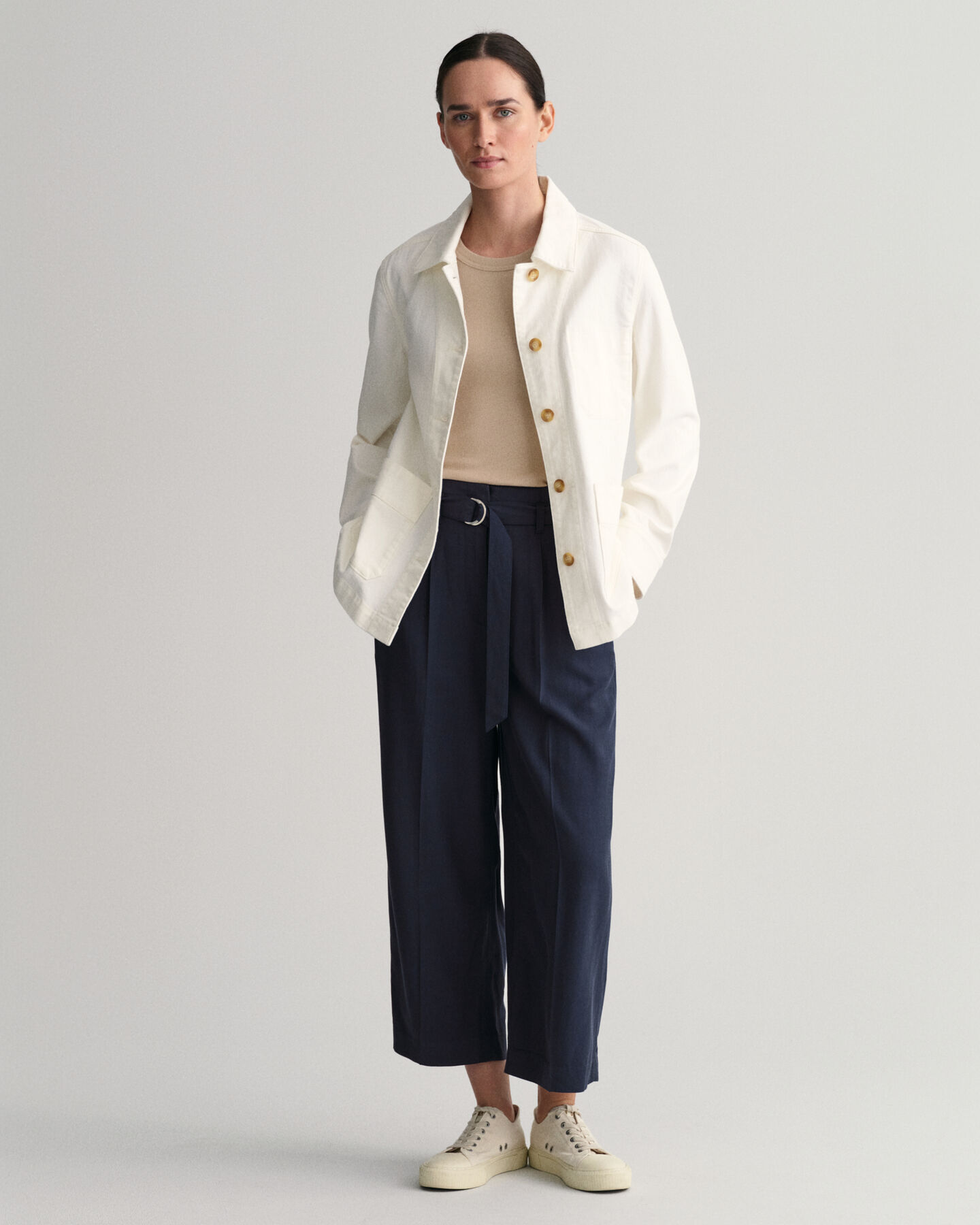 Pantaloni con cintura a gamba larga corti alla caviglia