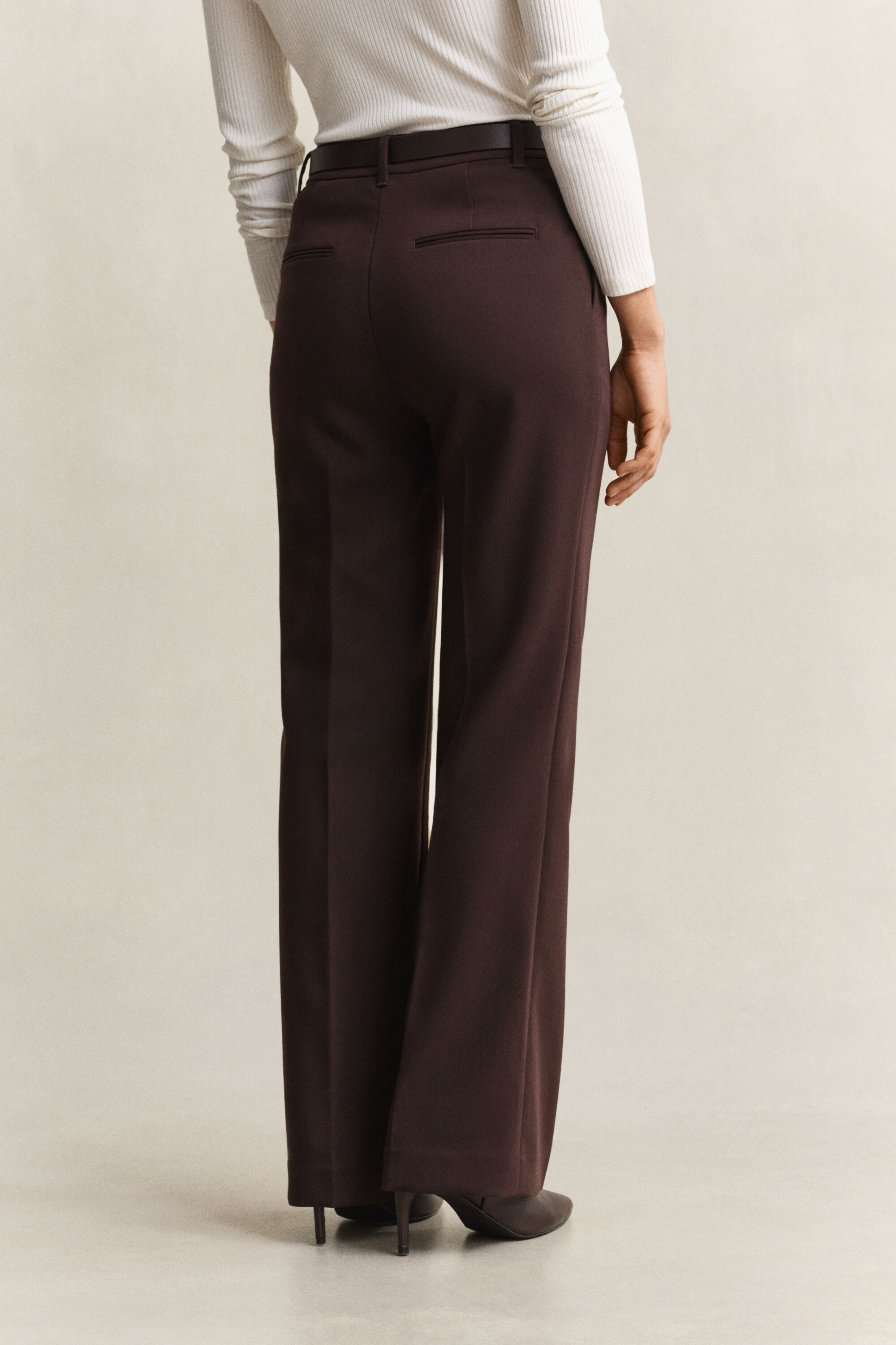 Pantaloni eleganti svasati slim fit