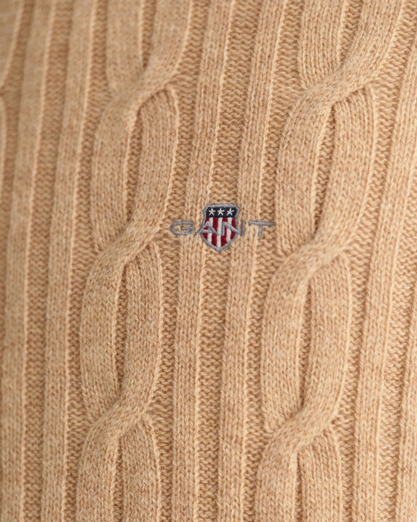 Maglia girocollo a trecce in lana d’agnello