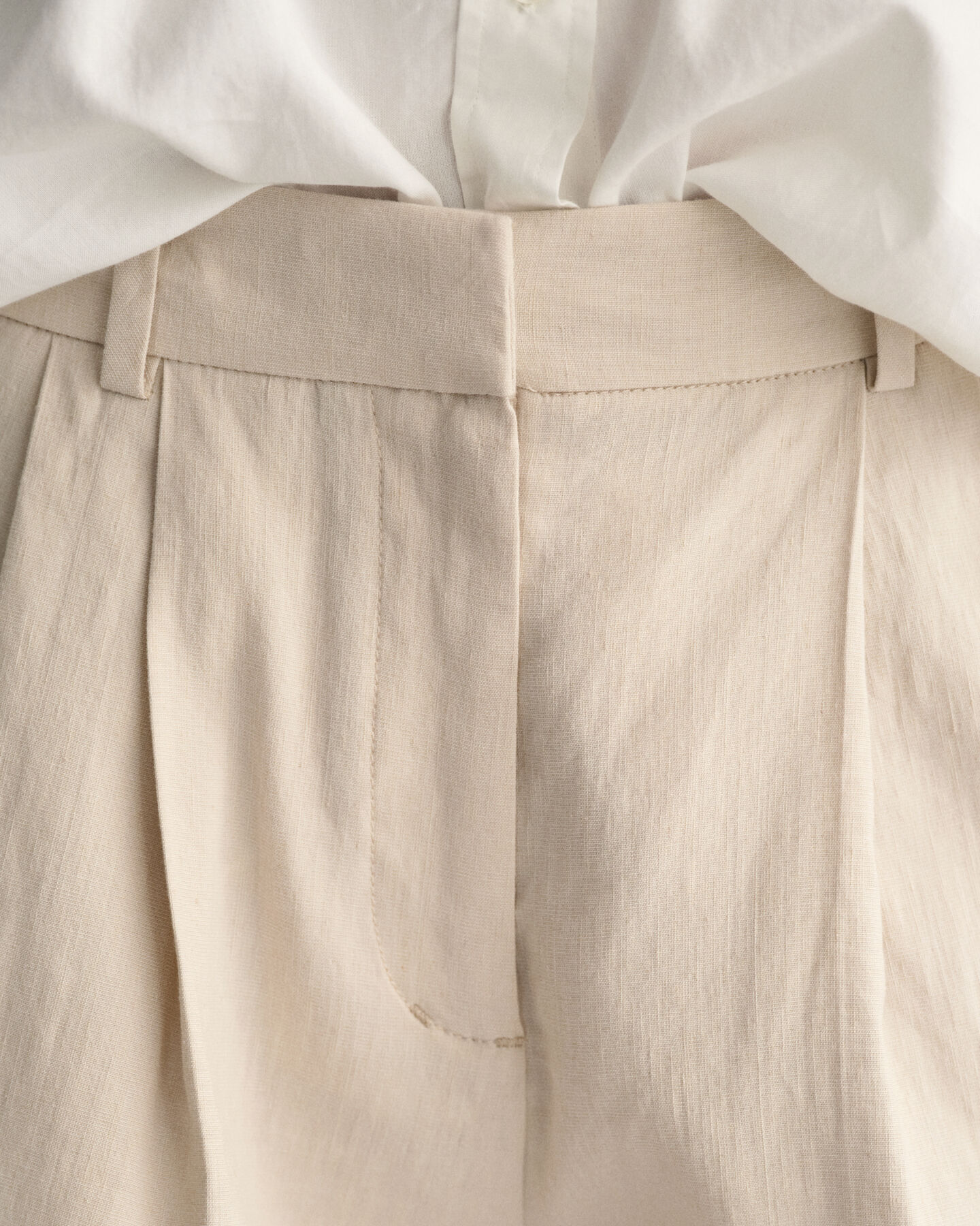 Pantaloncini sartoriali in lino elasticizzati