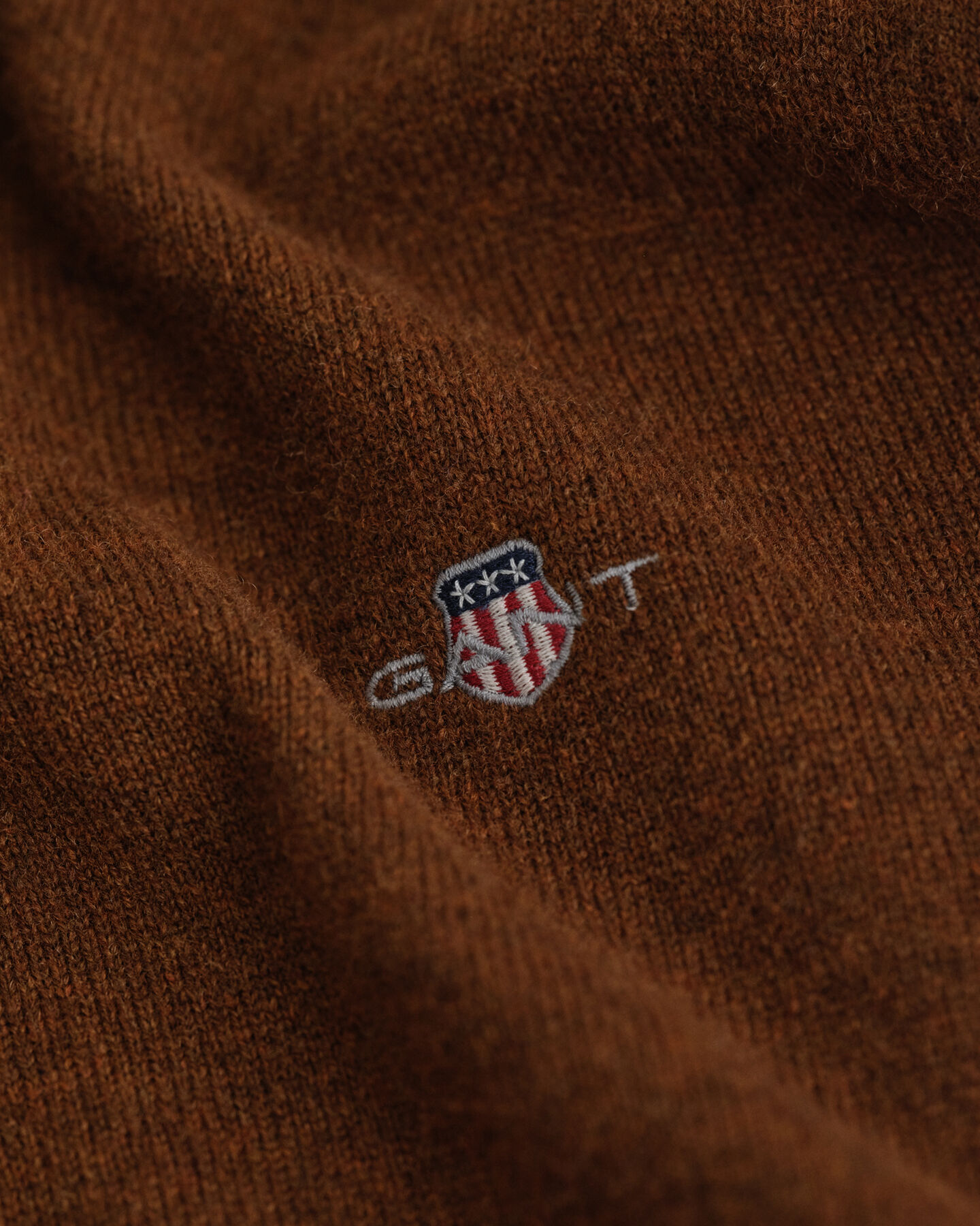 Maglia con scollo a V in finissima lana d’agnello