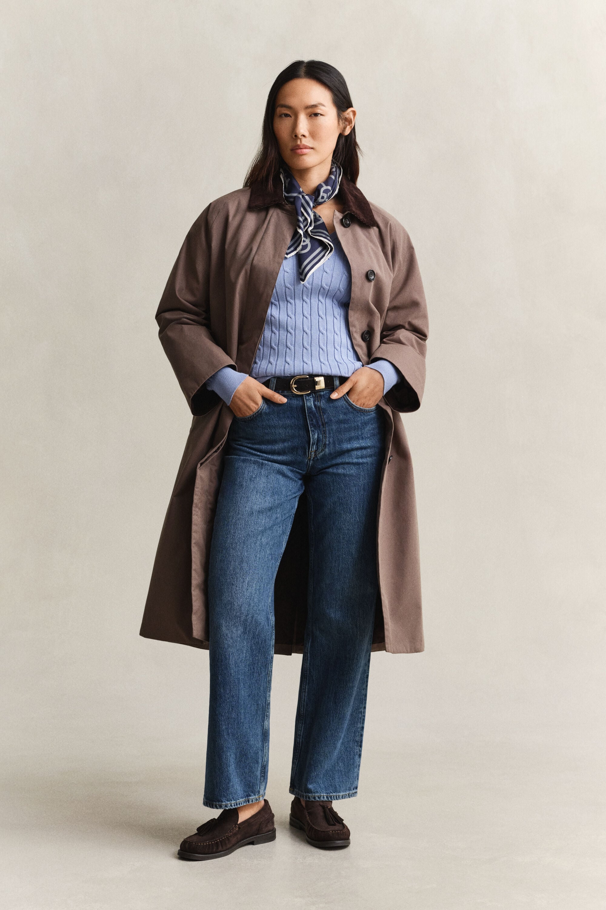 Maglia con scollo a V in cotone elasticizzato a trecce