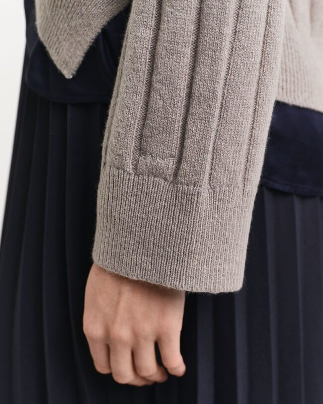 Maglia con scollo a V a coste larghe in lana