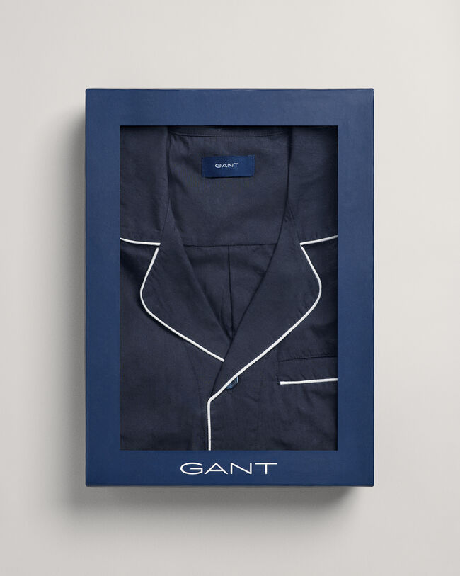 Confezione regalo con pigiama e camicia