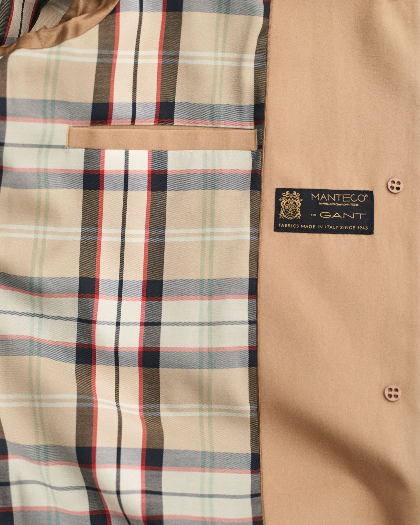 Impermeabile con colletto in pelle