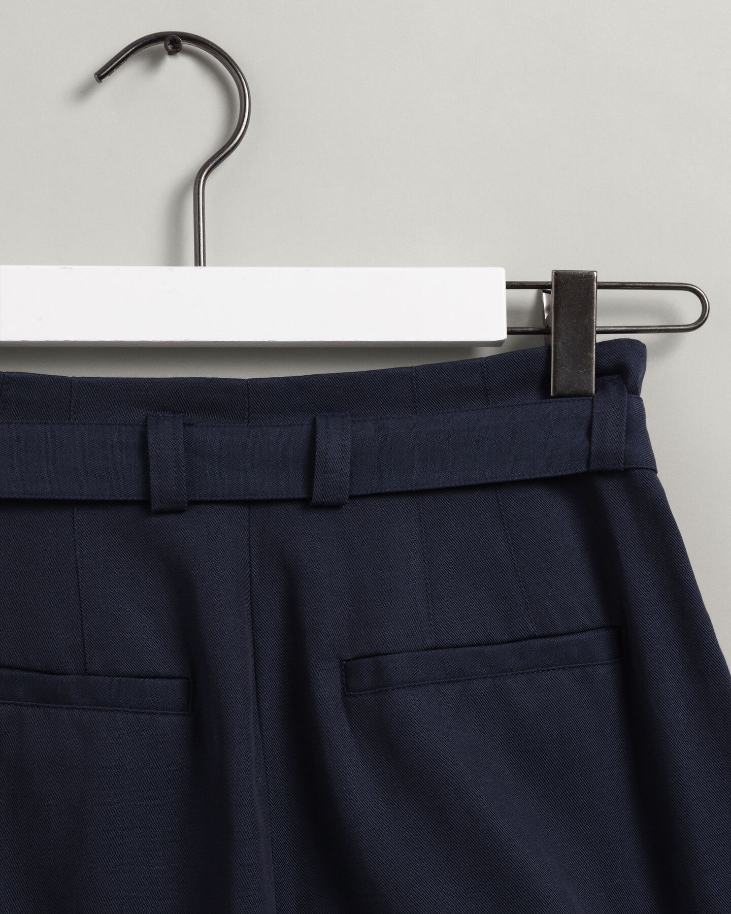 Pantaloni chino Fluid a vita alta con piega