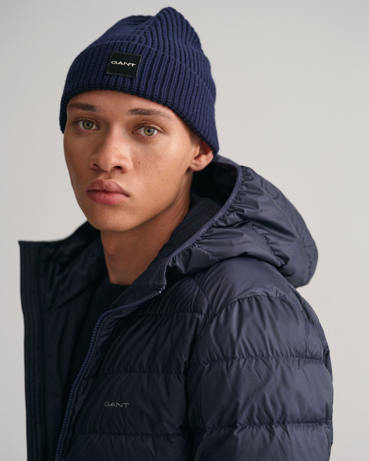 Piumino leggero con cappuccio