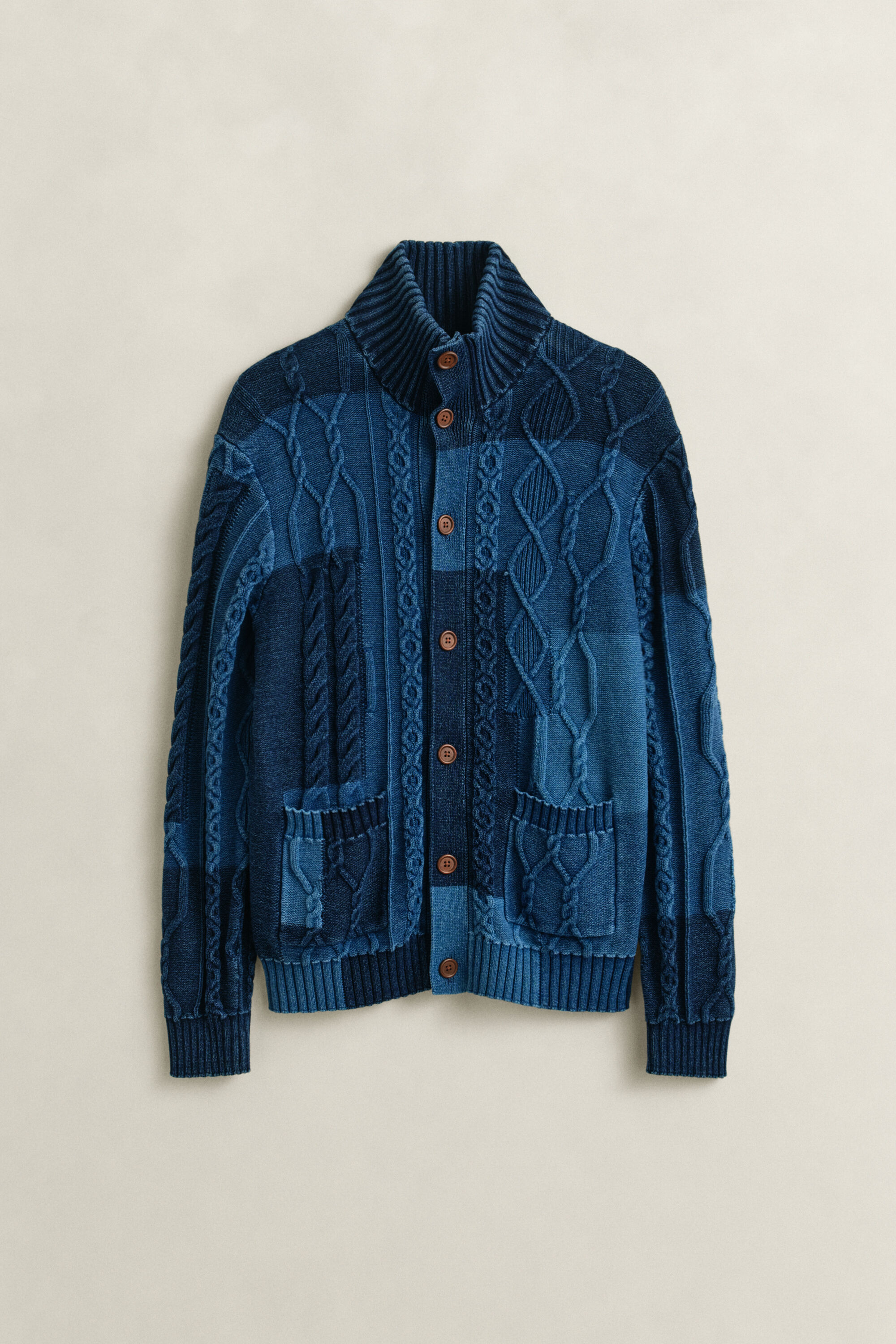 Cardigan in maglia a trecce con motivo patchwork