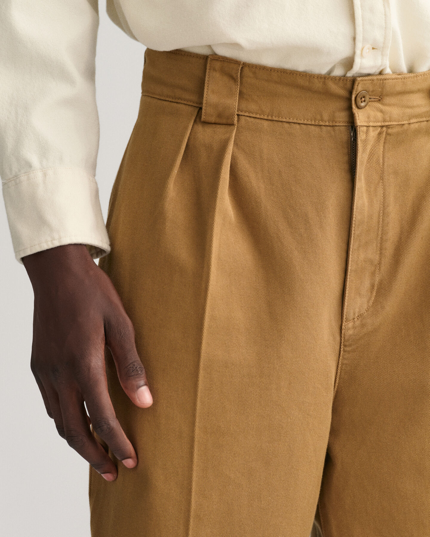 Pantaloni chino in twill con pinces