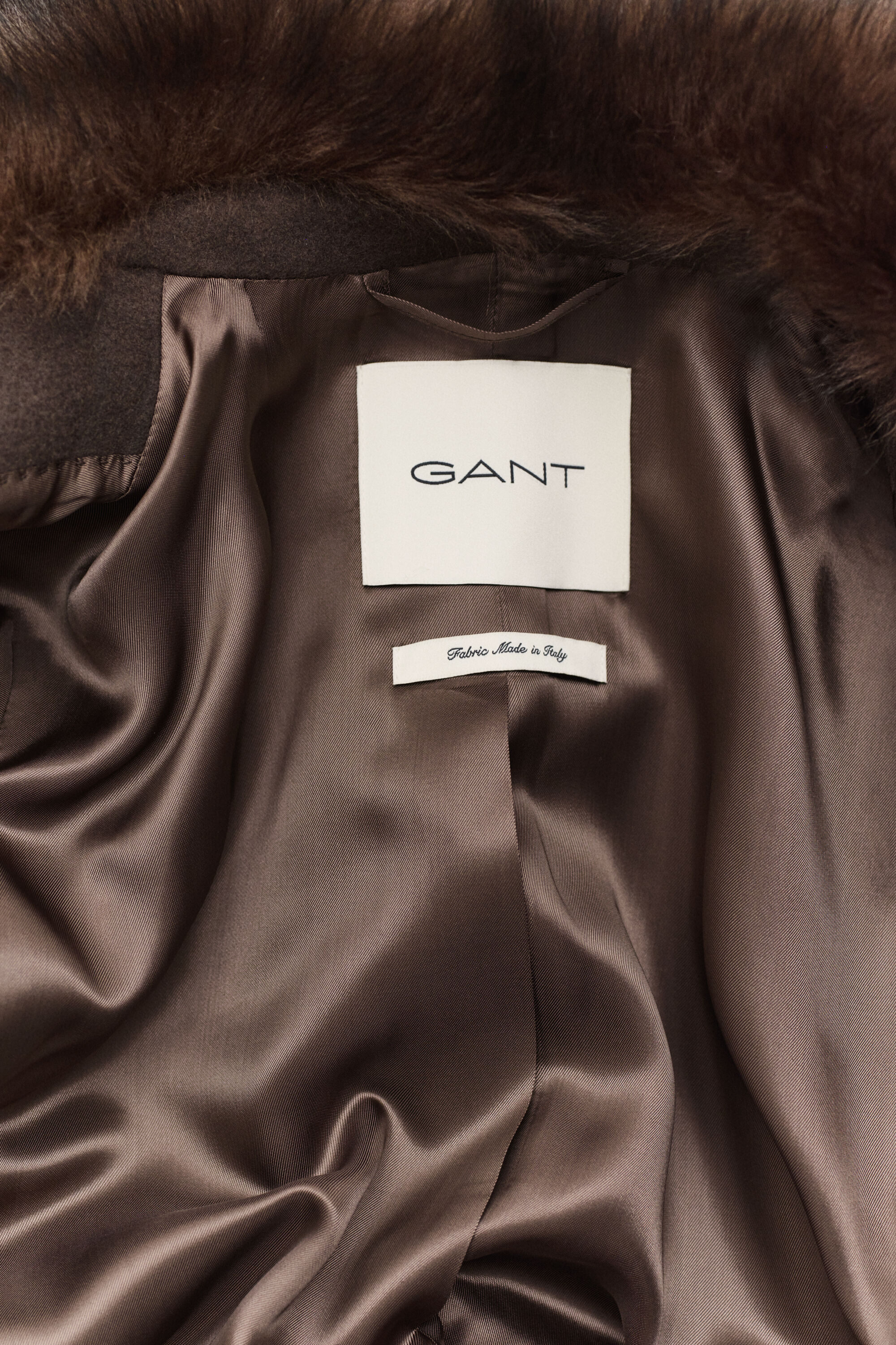 Cappotto con colletto in shearling