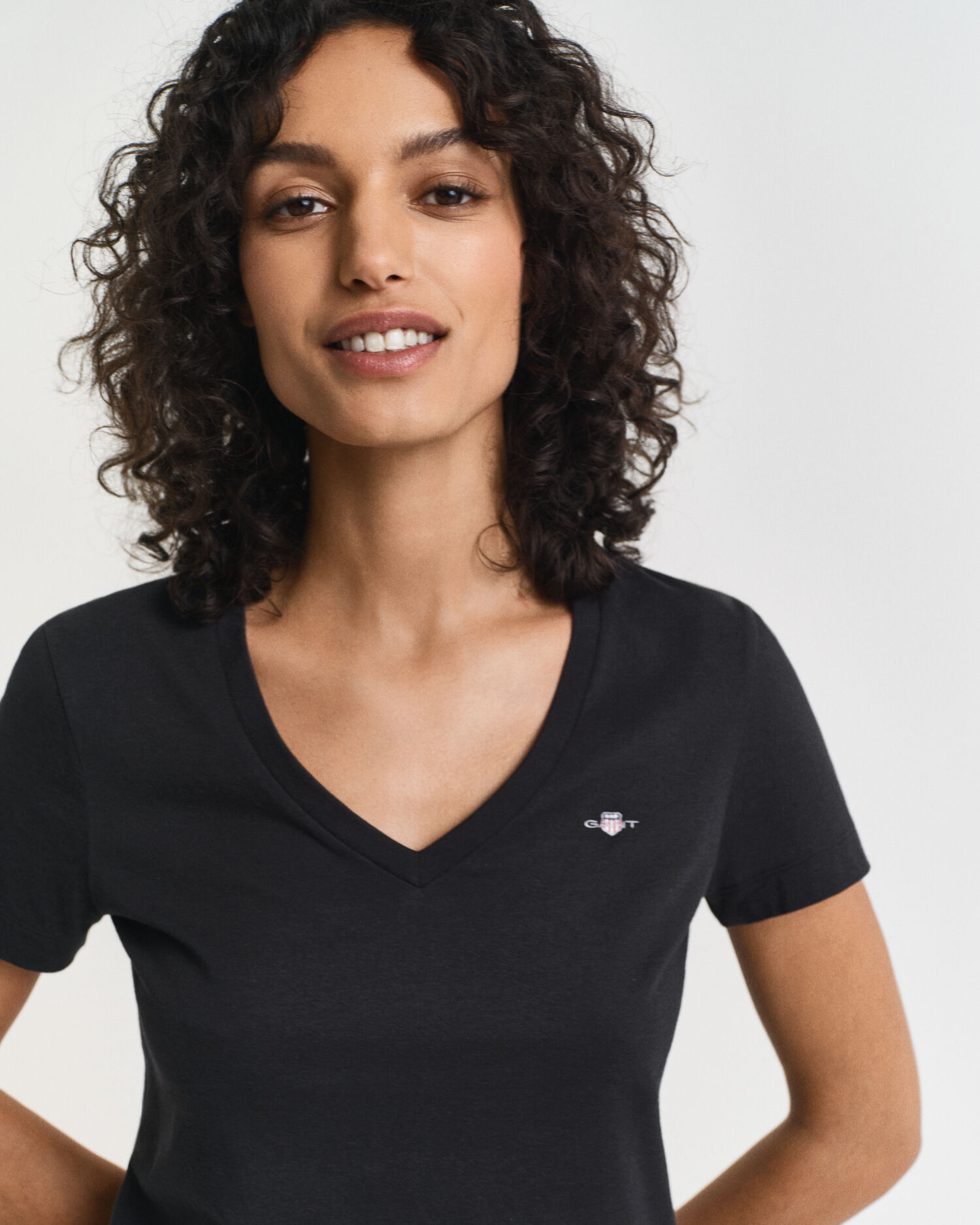 T-shirt Shield con scollo a V