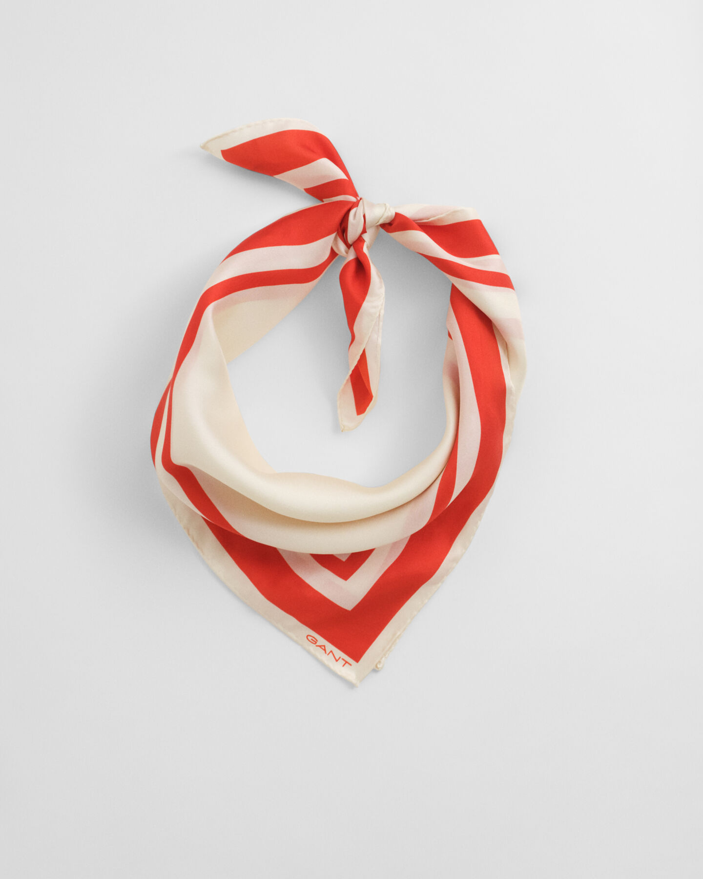 Foulard di seta con monogramma