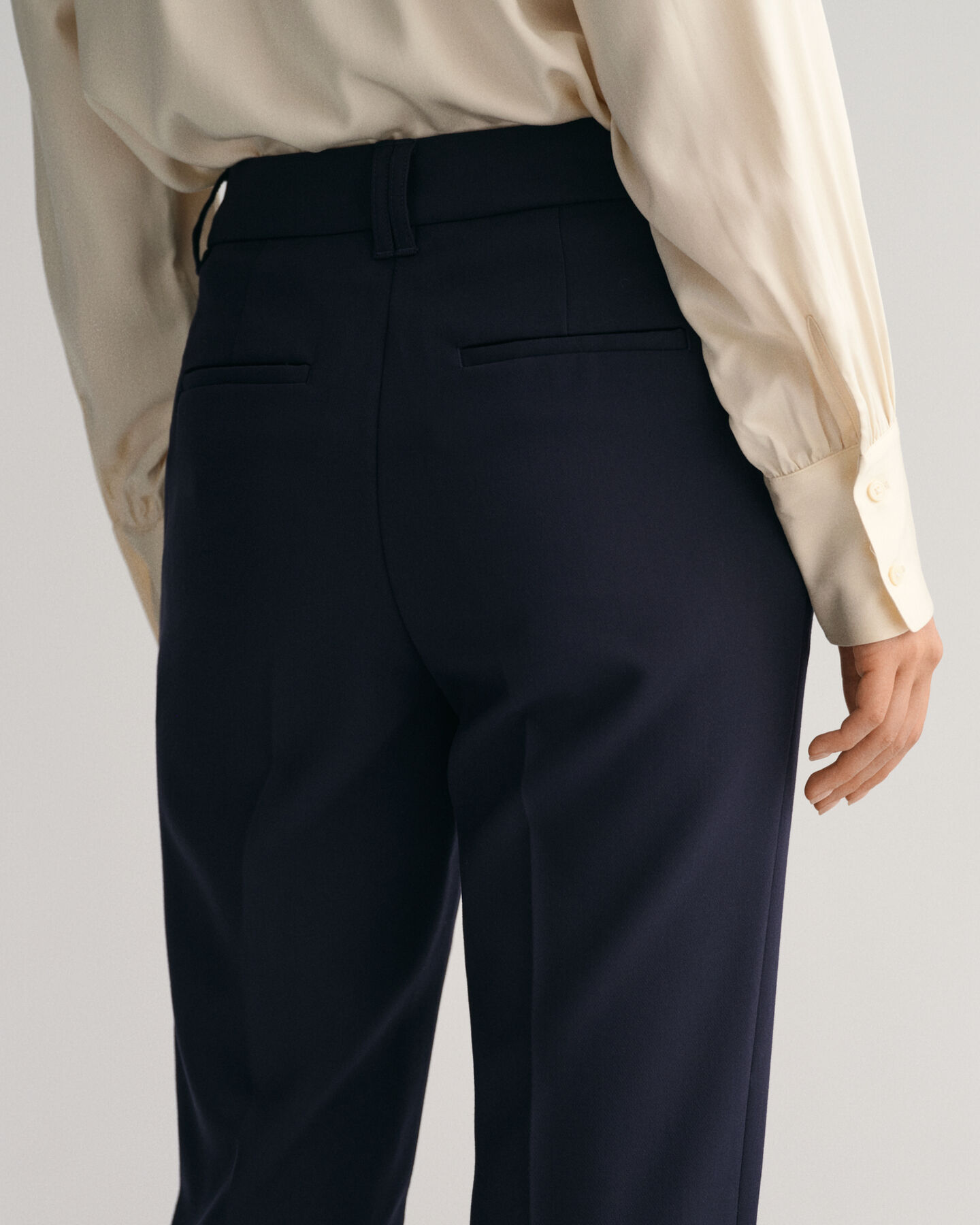 Pantaloni eleganti svasati slim fit