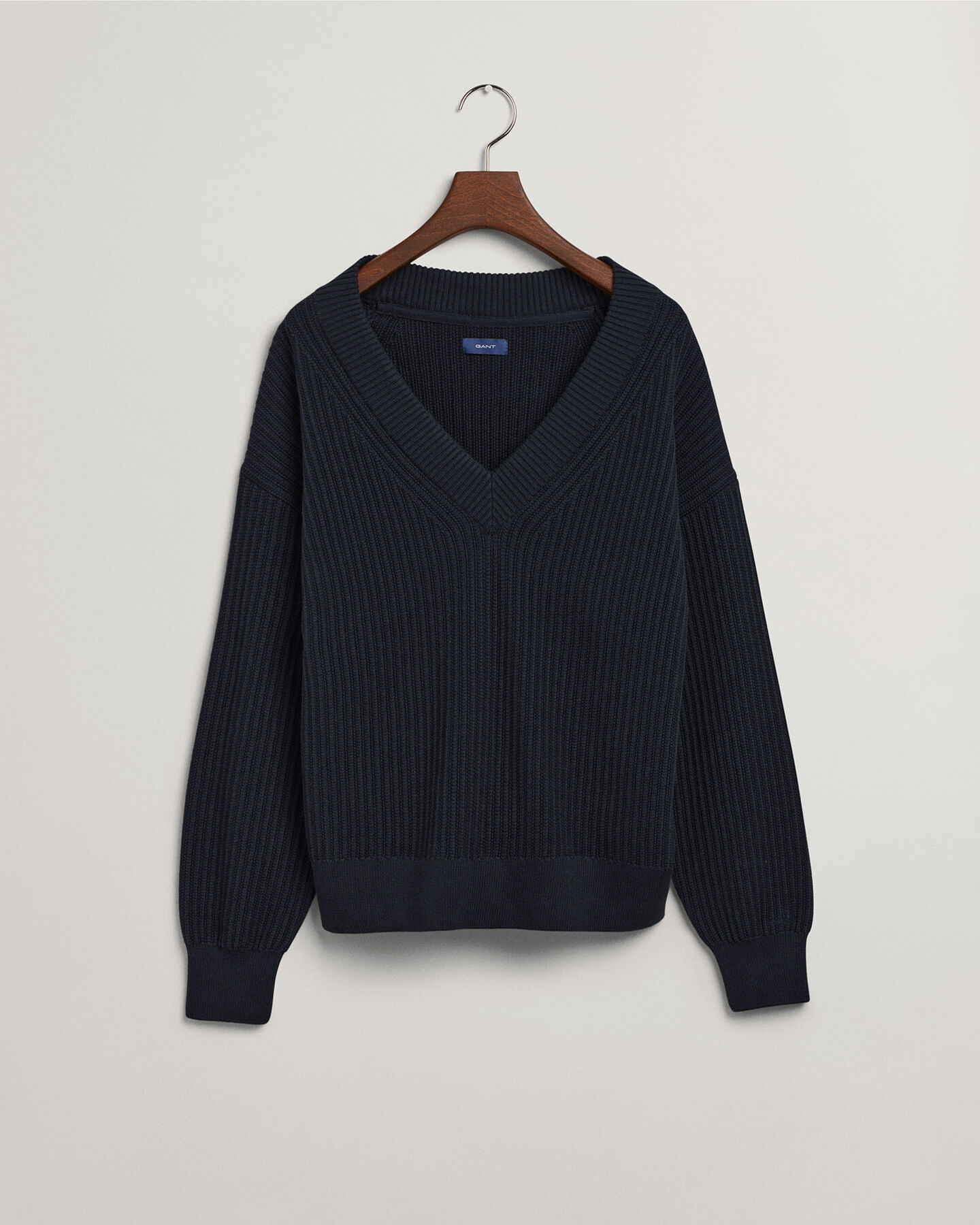 Maglia in cotone a coste con scollo a V