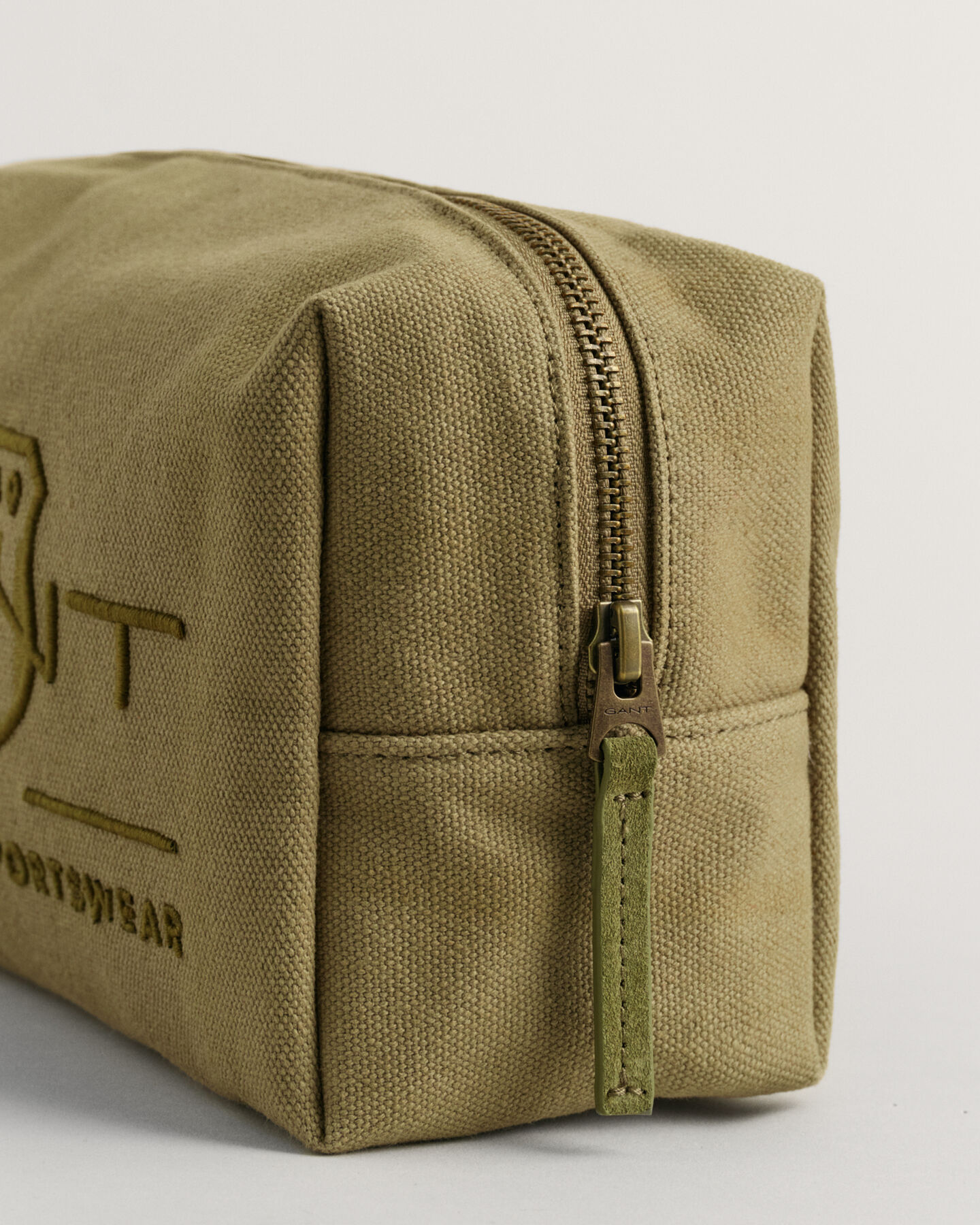 Beauty-case Tonal Shield