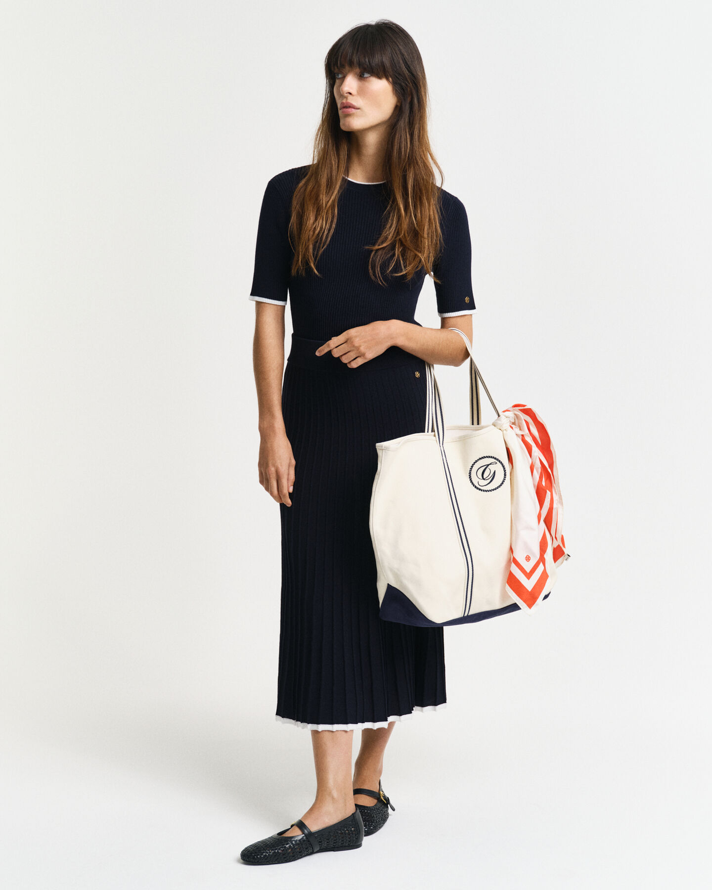 Maglia girocollo a coste e maniche corte a contrasto