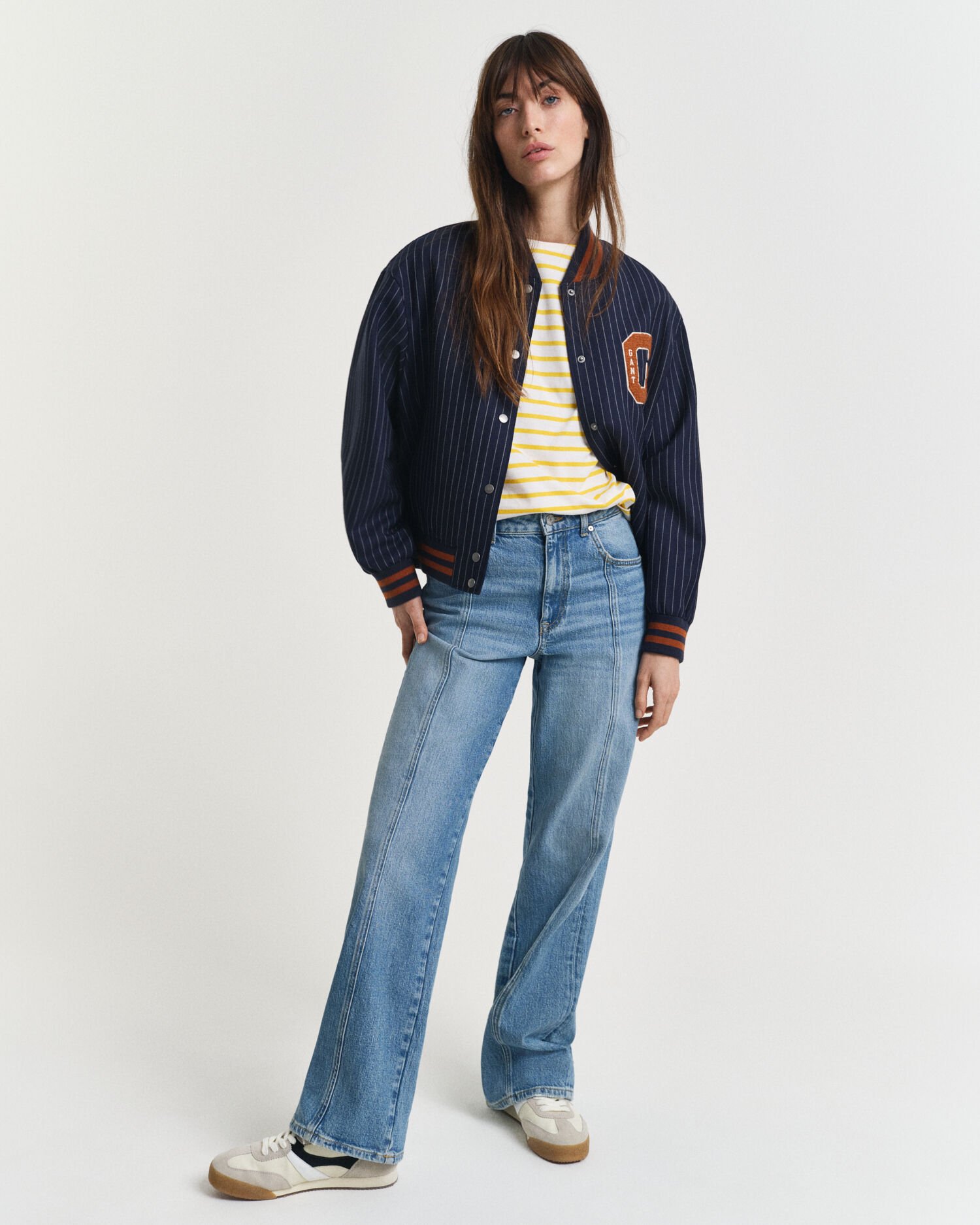 T-shirt a righe con scollo a barca