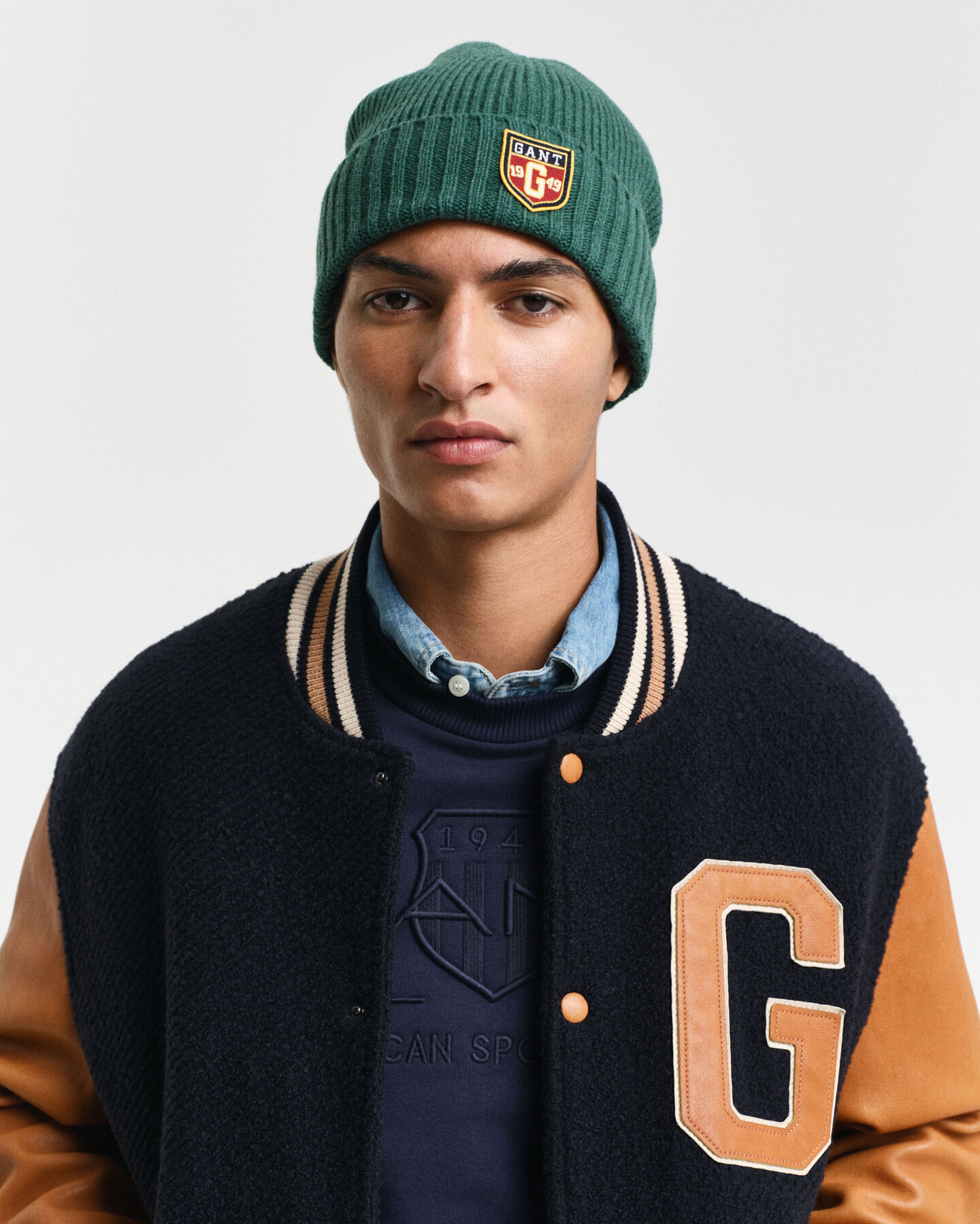 Berretto in lana con stemma