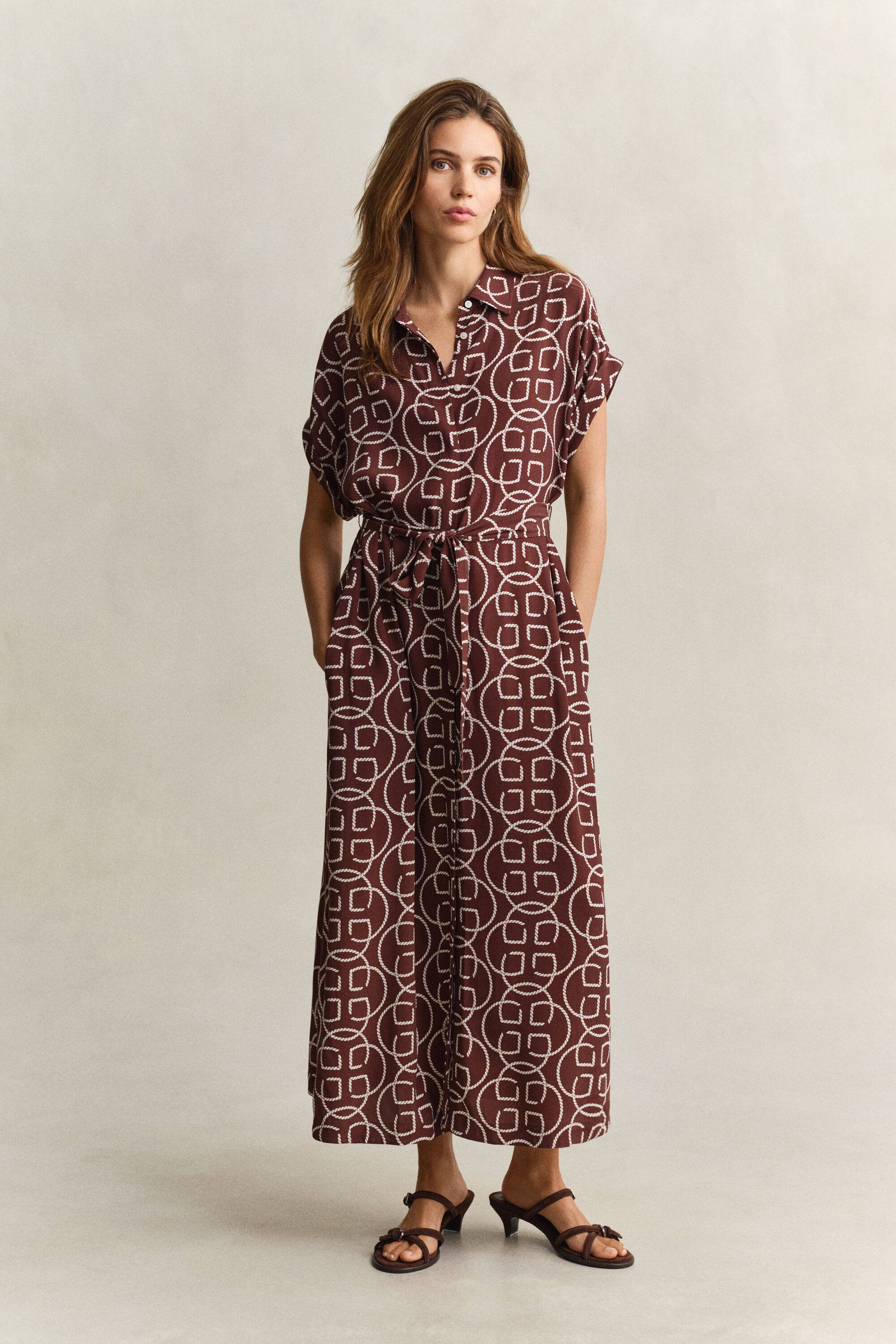 Abito Monogram con maniche ad aletta