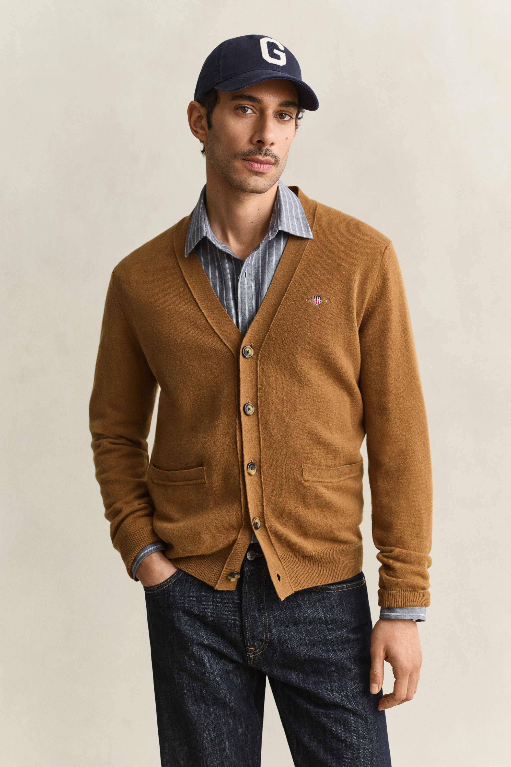 Cardigan con scollo a V in lana d’agnello