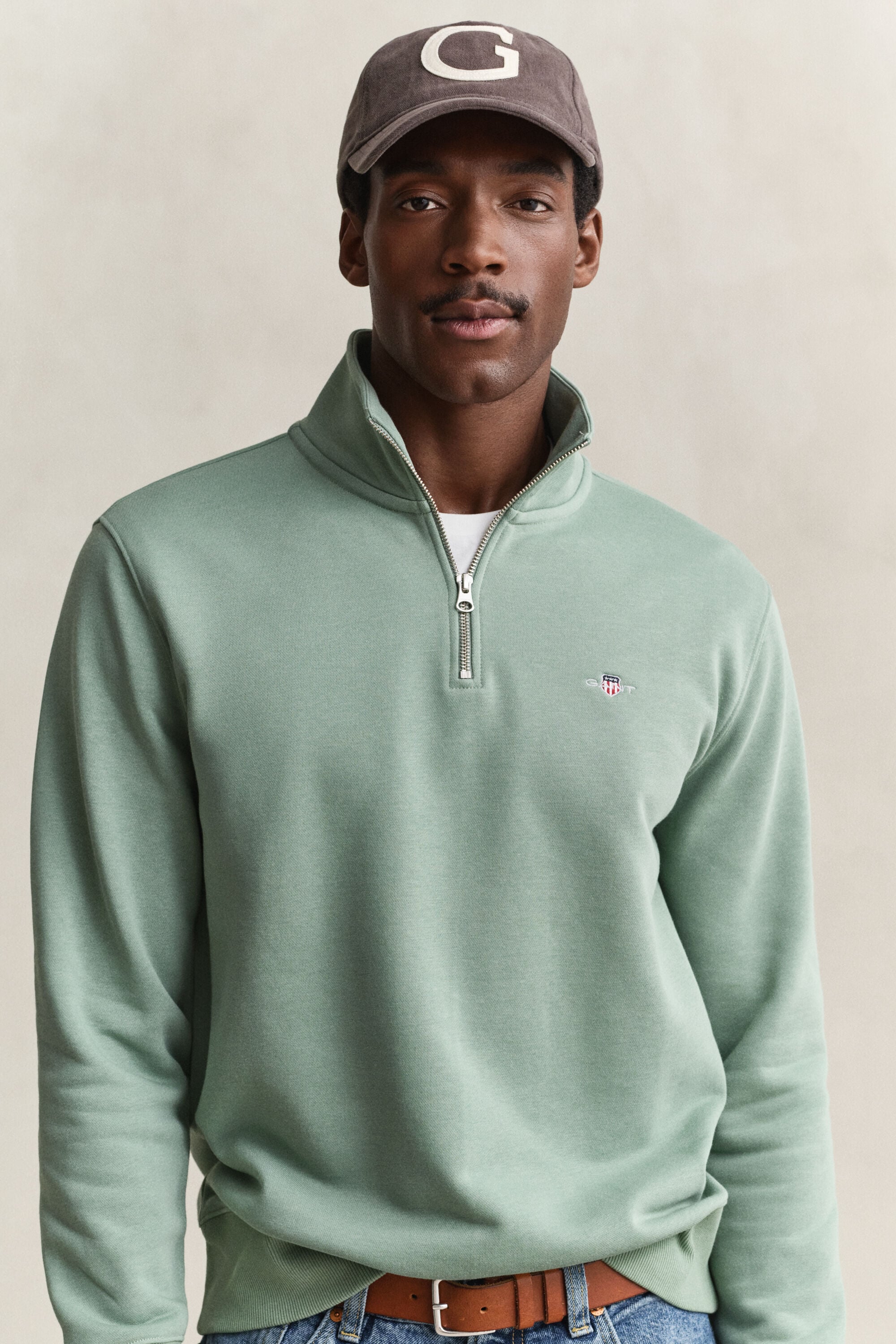 Felpa Shield con zip corta