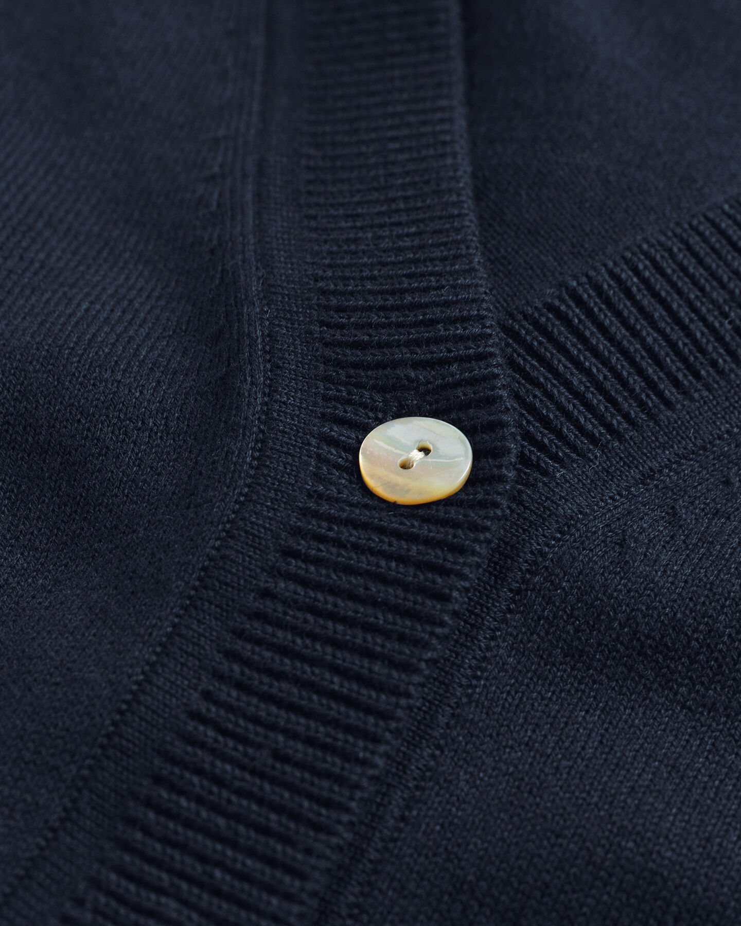 Cardigan con scollo a V in cotone leggero