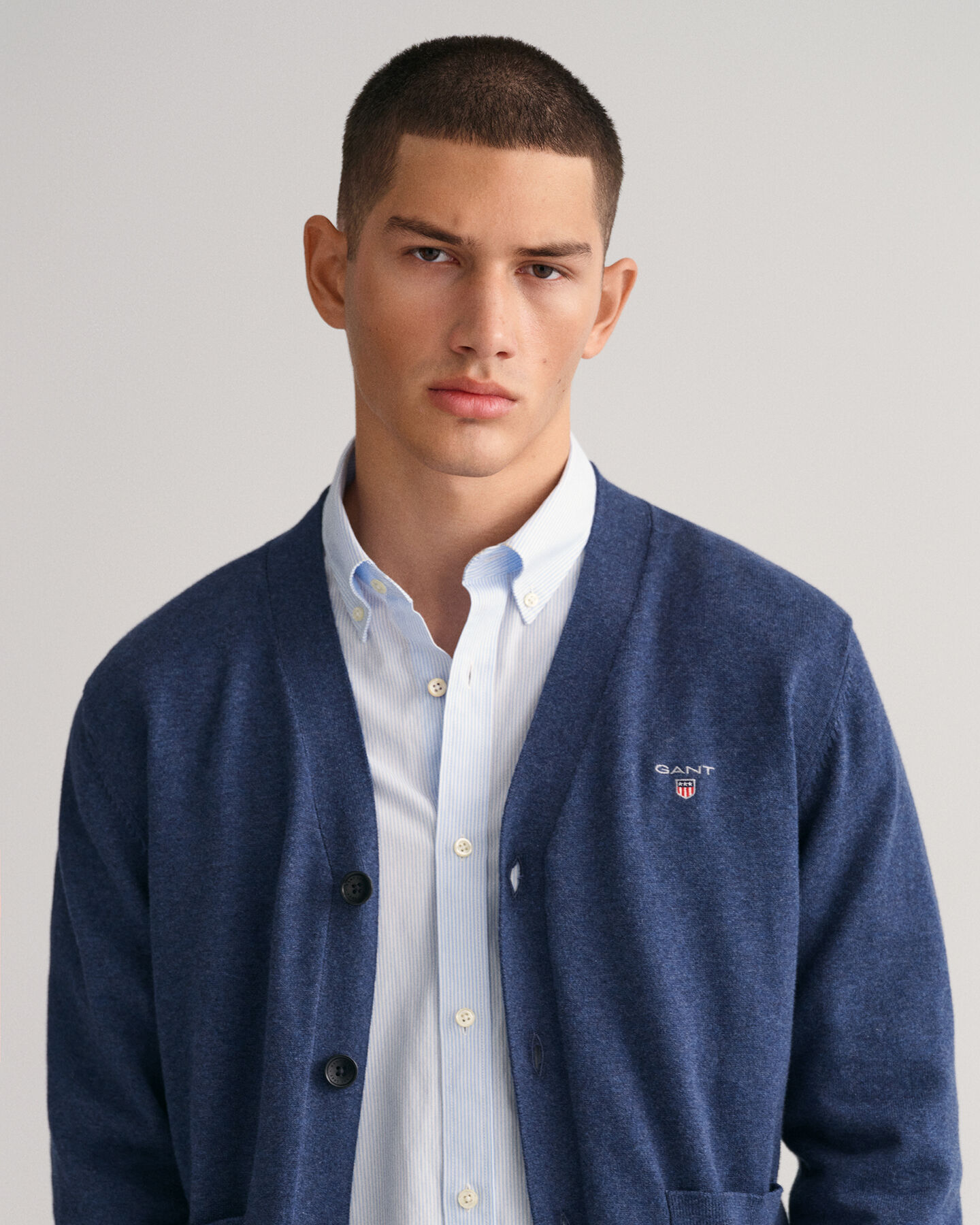 Cardigan Classic in cotone con scollo a V