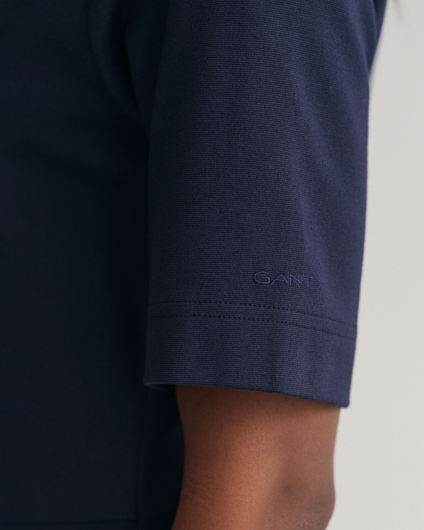 Maglia girocollo a maniche corte svasata