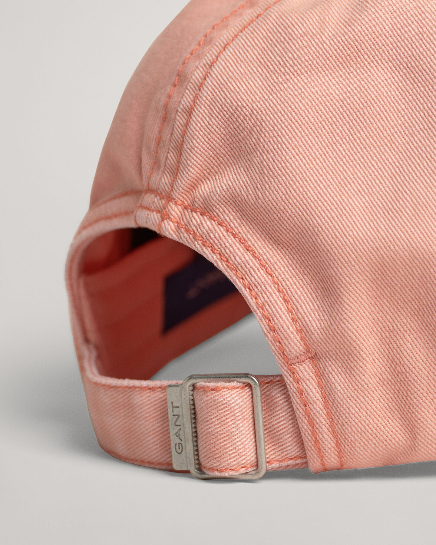 Cappellino Archive Shield tono su tono