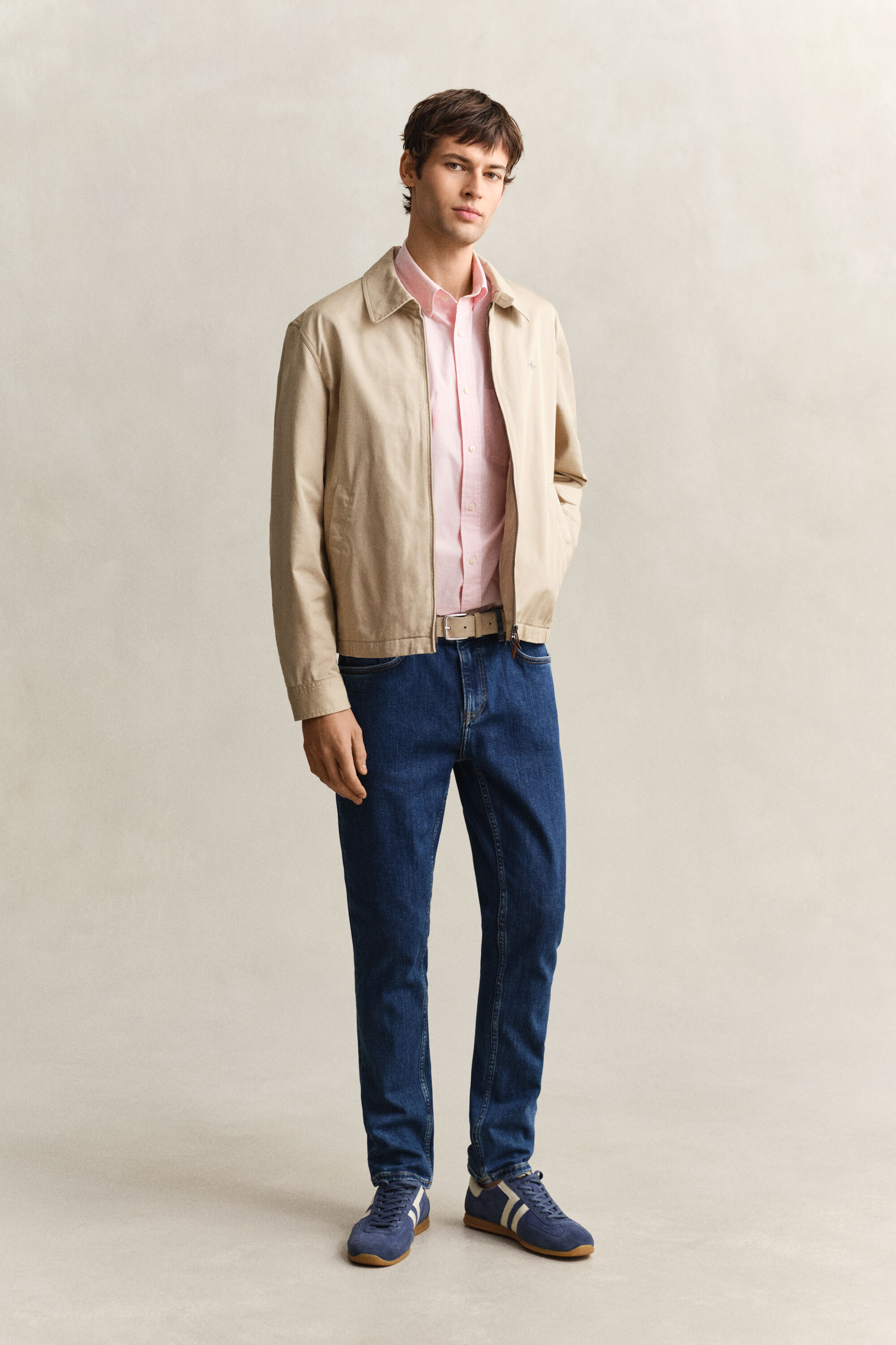 Jeans slim fit con lavaggio uniforme