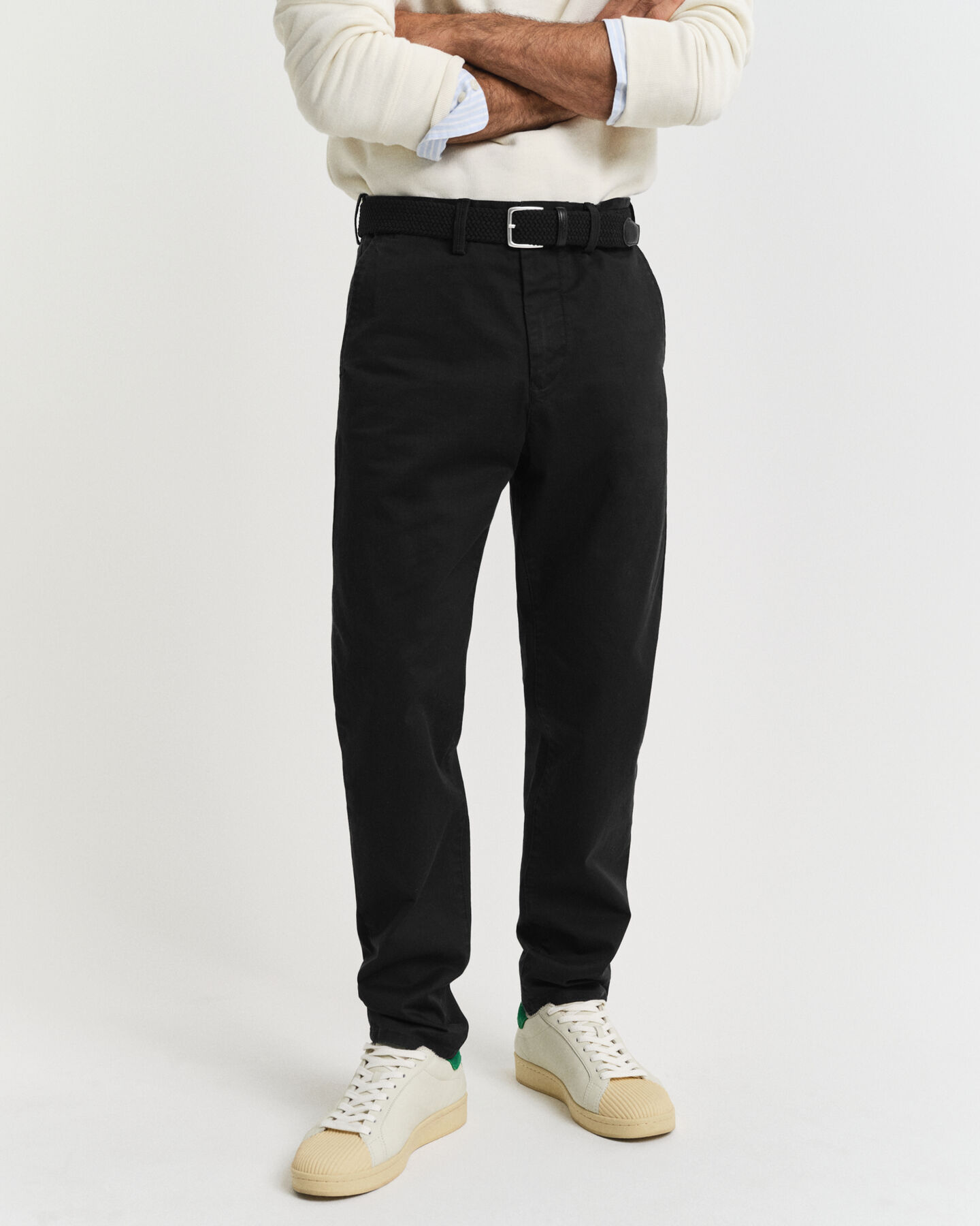Pantaloni chino in twill stretti in fondo
