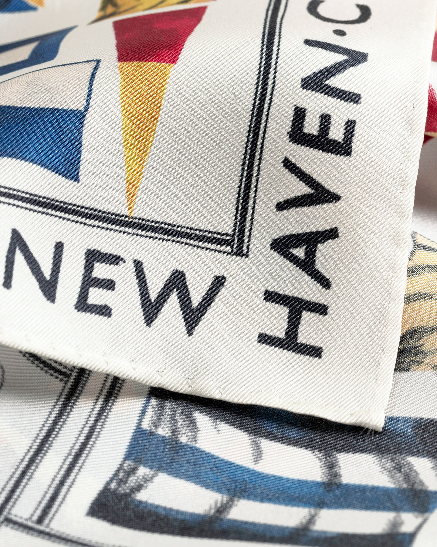 Foulard di seta con stampa di bandiere