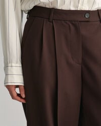 Pantaloni in lana con gamba stretta in fondo relaxed fit